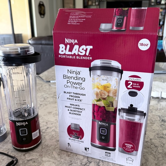 Ninja Blast Portable Blender in Vibrant Pink - Picture 3 of 8
